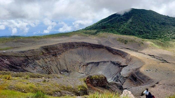 Kawah Gunung Lokon